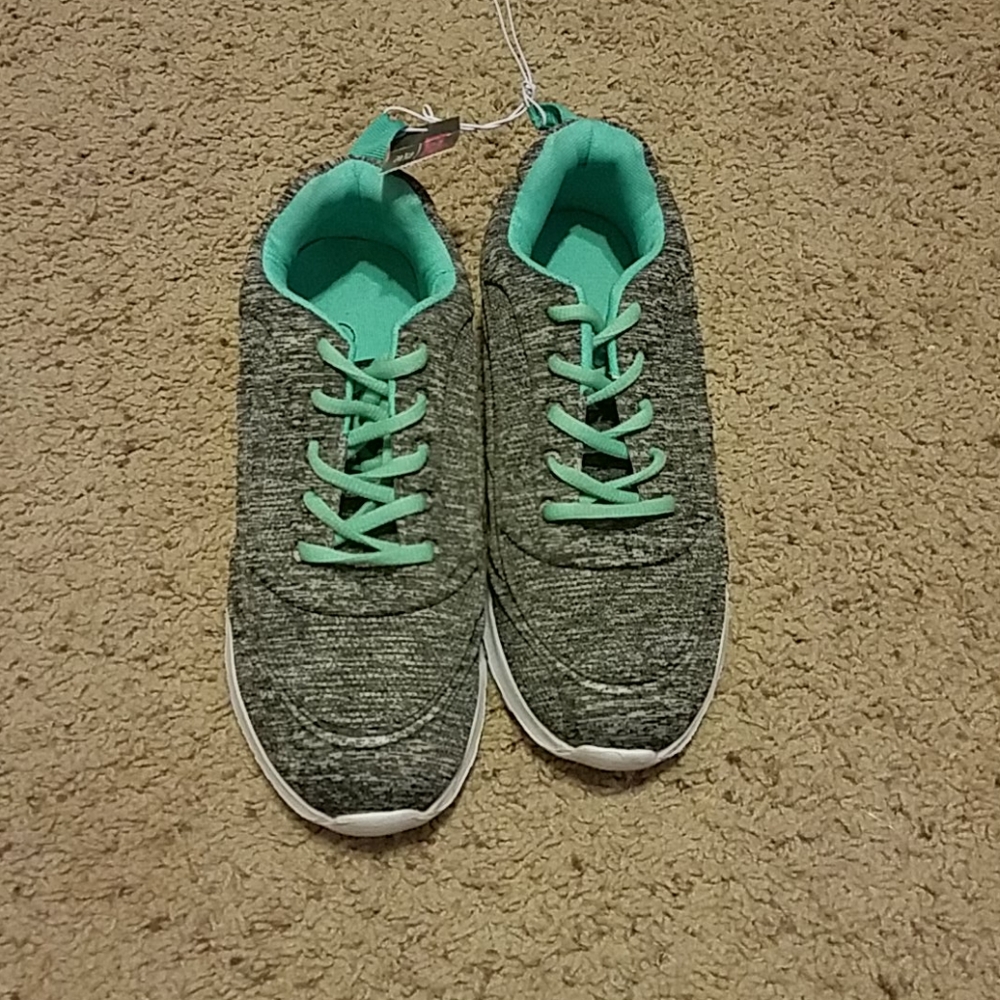 NWT Gray & Turquoise size 8 Sneakers